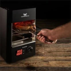Steakreaktor 2.0 Indoor Grillgerät 850 °C 1600W Infrarot Made In Germany 18 Steakreaktor 2.0 Indoor Grillgerät 850 °C 1600W Infrarot Made In Germany -Klarstein 10029610 yy 0009 ambient Klarstein Steakreaktor Indoor Grillgeraet black reedit v2